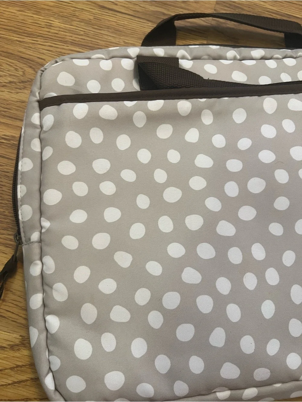 Vera Bradley waterproof Taupe and White Polka Dot Padded Laptop Sleeve Tote
